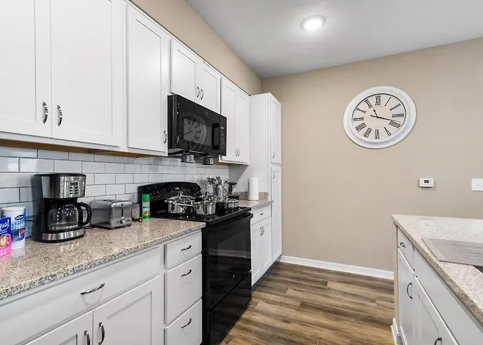 Elegant 3Br/2Ba Condo Near Beaches & Attractions