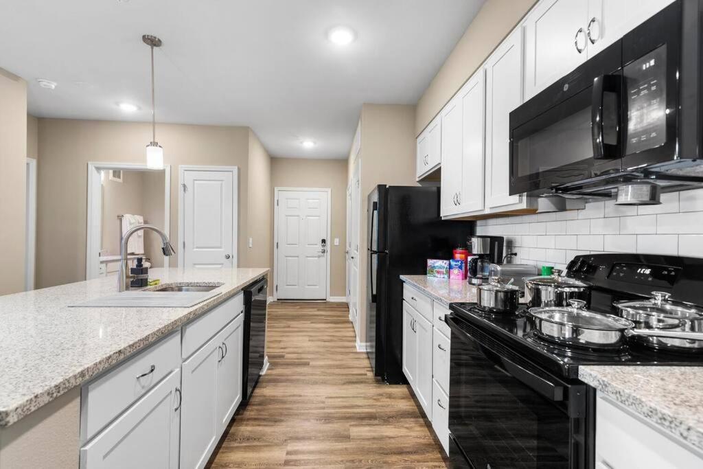 Apartment Elegant 3br/2ba Near Beaches & Attractions