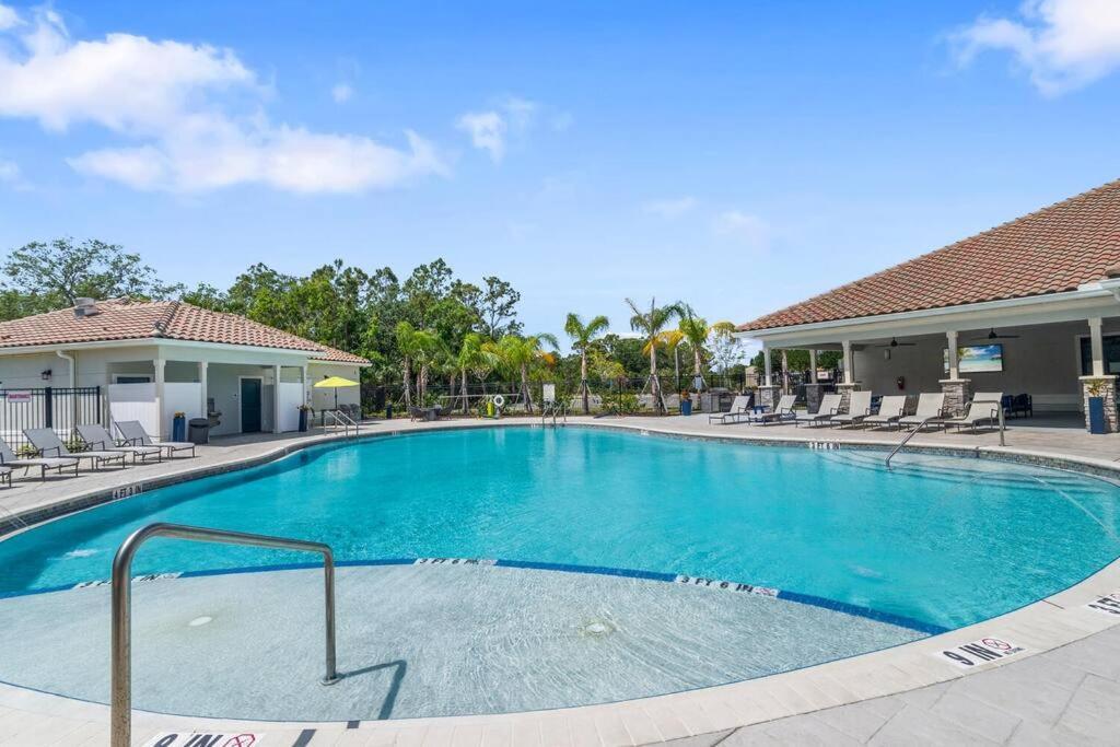 Elegant 3br/2ba Near Beaches & Attractions