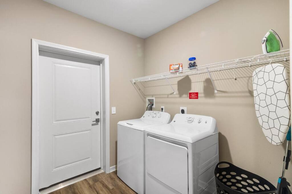 Elegant 3br/2ba Near Beaches & Attractions Apartment