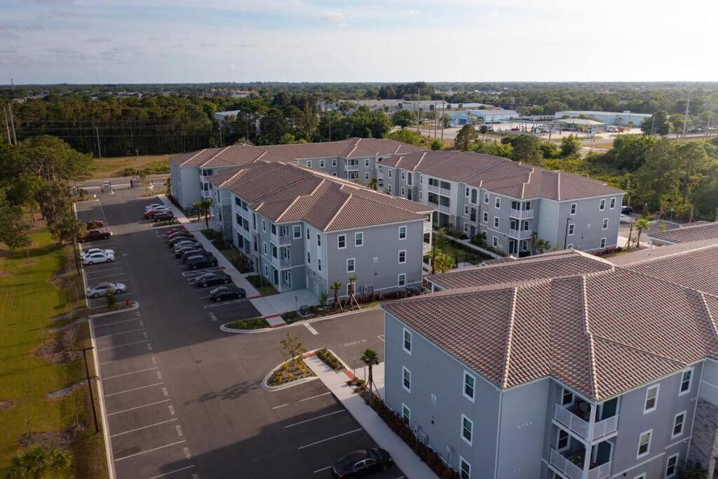 Elegant 3br/2ba Near Beaches & Attractions Apartment *