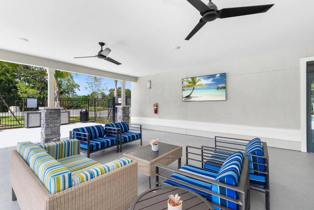 Elegant 3br/2ba Near Beaches & Attractions