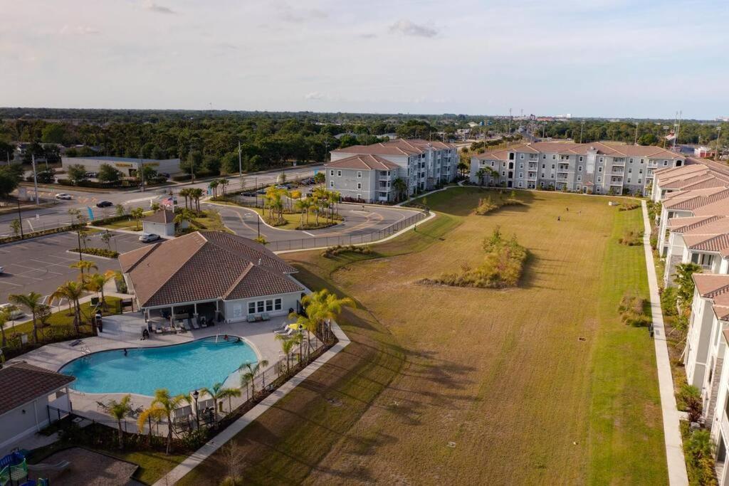 Apartment Elegant 3br/2ba Near Beaches & Attractions