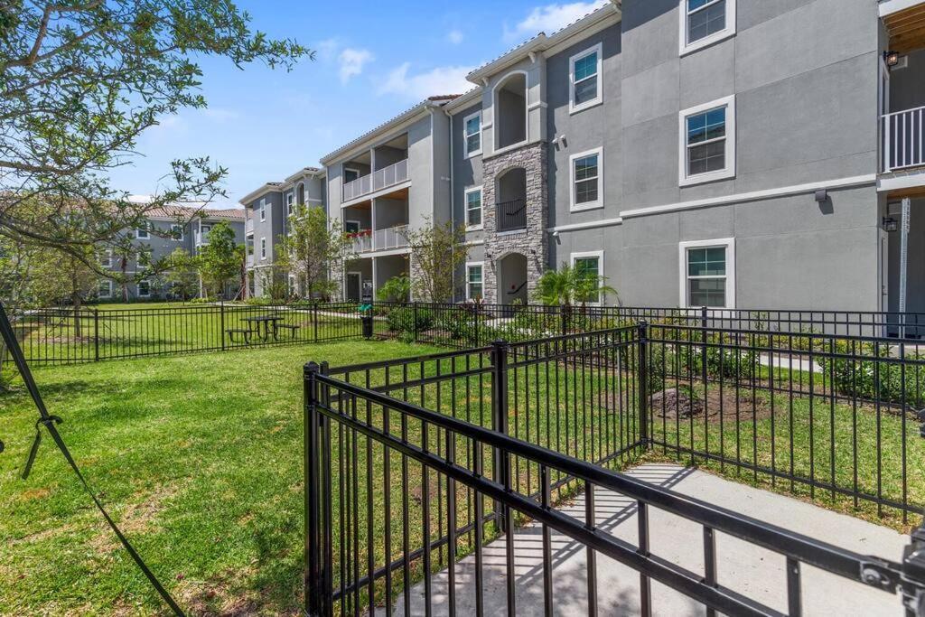 Elegant 3br/2ba Near Beaches & Attractions Apartment