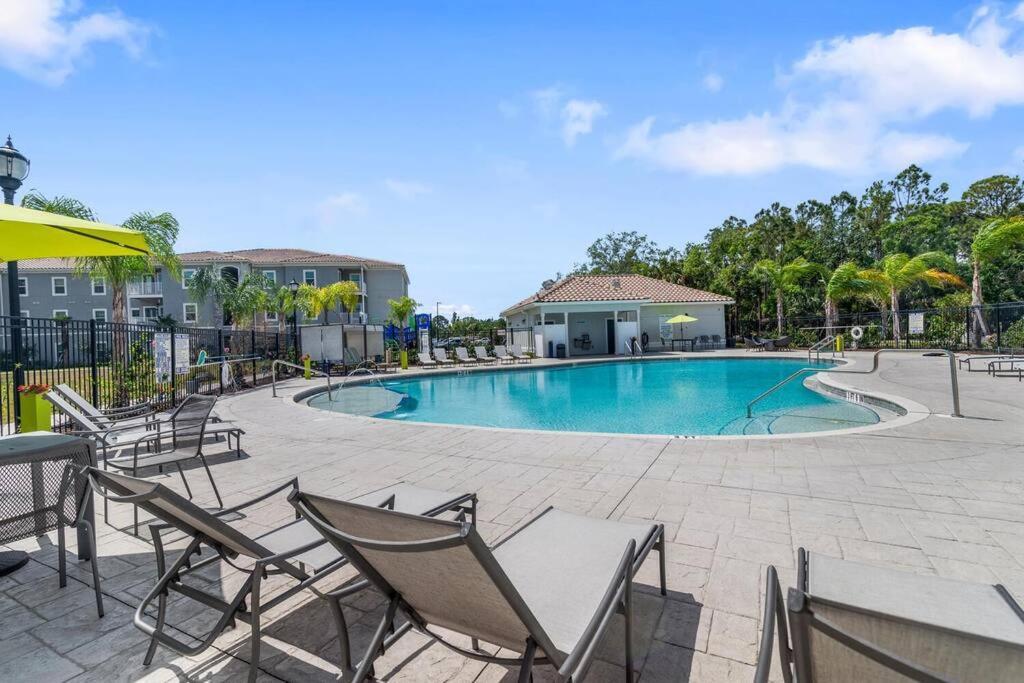 Elegant 3br/2ba Near Beaches & Attractions Apartment *