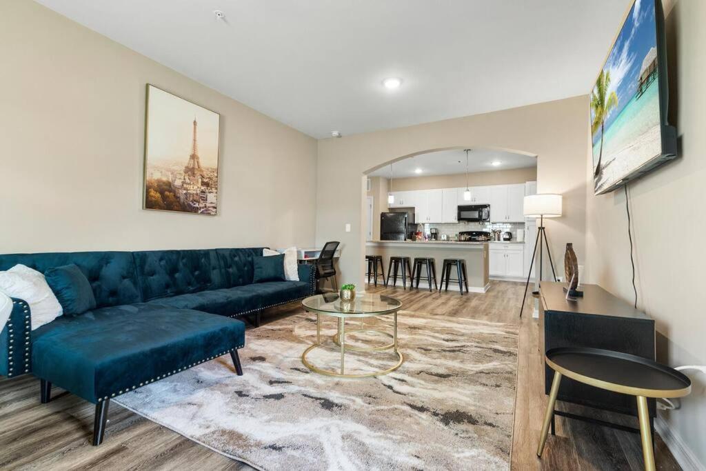 Elegant 3br/2ba Near Beaches & Attractions Apartment *