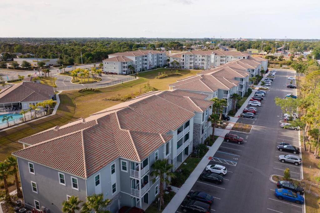 Apartment Elegant 3br/2ba Near Beaches & Attractions *