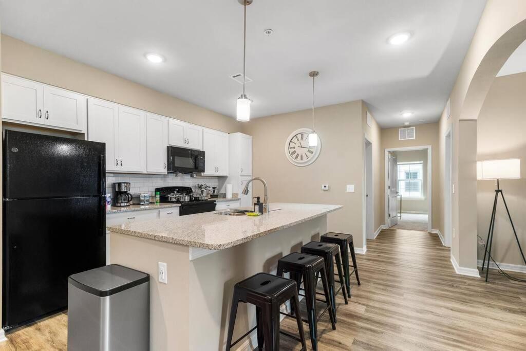 Elegant 3br/2ba Near Beaches & Attractions Apartment