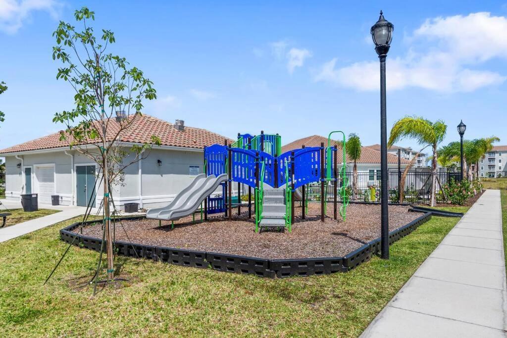 Apartment Elegant 3br/2ba Near Beaches & Attractions