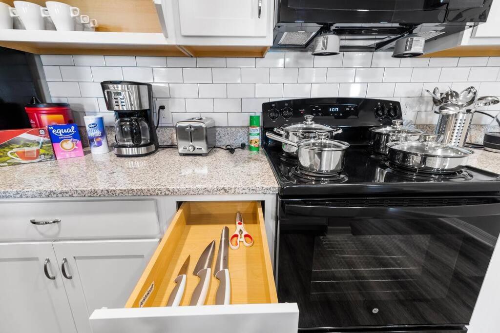 Apartment Elegant 3br/2ba Near Beaches & Attractions *